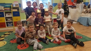 Świeczki się na torcie mienią