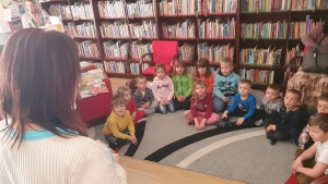 W bibliotece