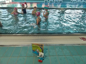 Kicia Kocia na basenie